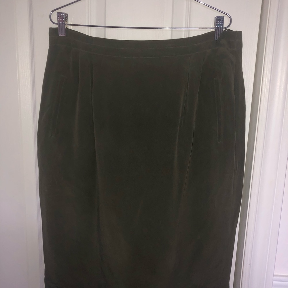 Dana Buchman safari green pencil skirt